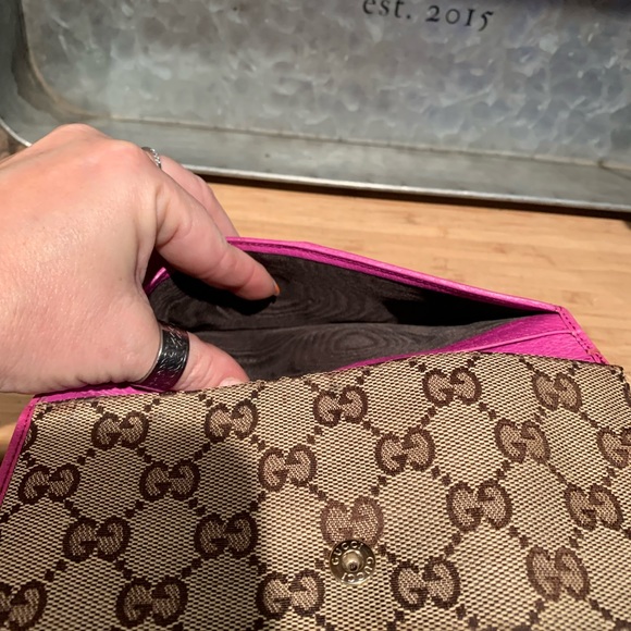 Rehab needed Gucci wallet - Picture 11 of 16